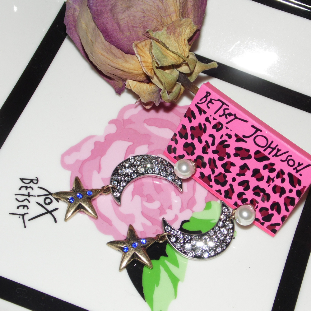 NEW BETSEY JOHNSON FASHION JEWELRY POST EARRINGS ~